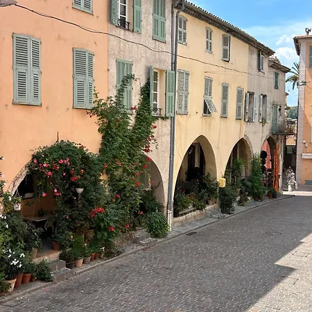 - Place Des Arcades Apartment Biot
