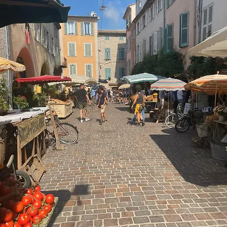 - Place Des Arcades * Biot
